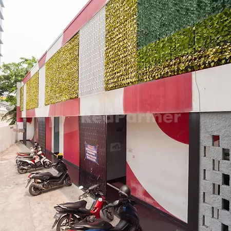 J&B Rooms Utan Kayu Jakarta Mitra Reddoorz